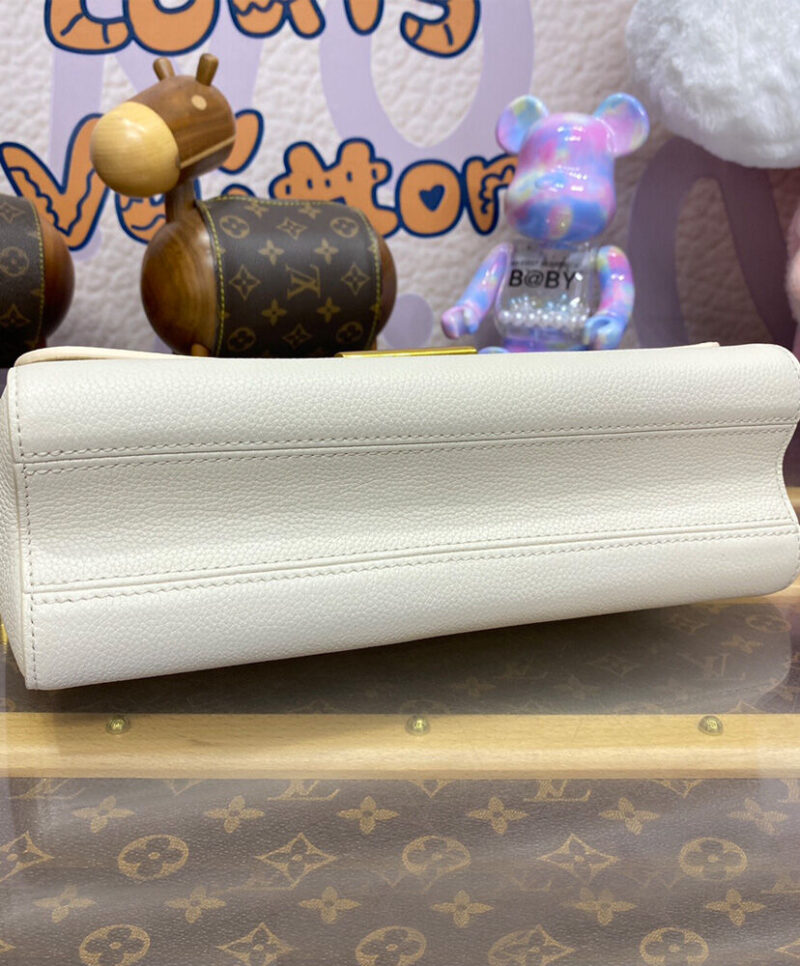 Louis Vuitton Soft Twist M24639 M25359